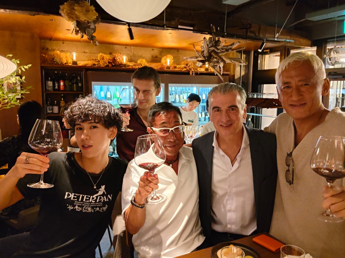 l_tsintsadze's tweet photo. 最高に楽しいひとときとなりました🍷🇬🇪🇯🇵
#レオのゴールデン・セレクション・ジョージアワイン・ペアリング・ディナー https://t.co/85K2GjVX1p