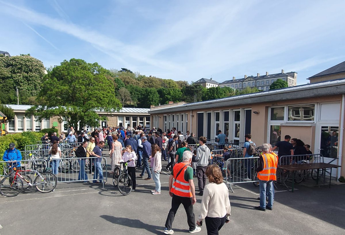 FUB_fr's tweet photo. 🚲 @mai_velo 2026, place au bilan !
Le réseau @FUB_fr s’est une nouvelle fois mobilisé partout en France :
- 5 592 événements
- 156 670 participant·es au challenge
- 19,8 M de km parcourus
- 4 308 tonnes de CO₂ économisées
👏 Bravo à toutes et tous ! Rendez-vous en mai 2027 🚲 https://t.co/Z2Qbsnqn9J