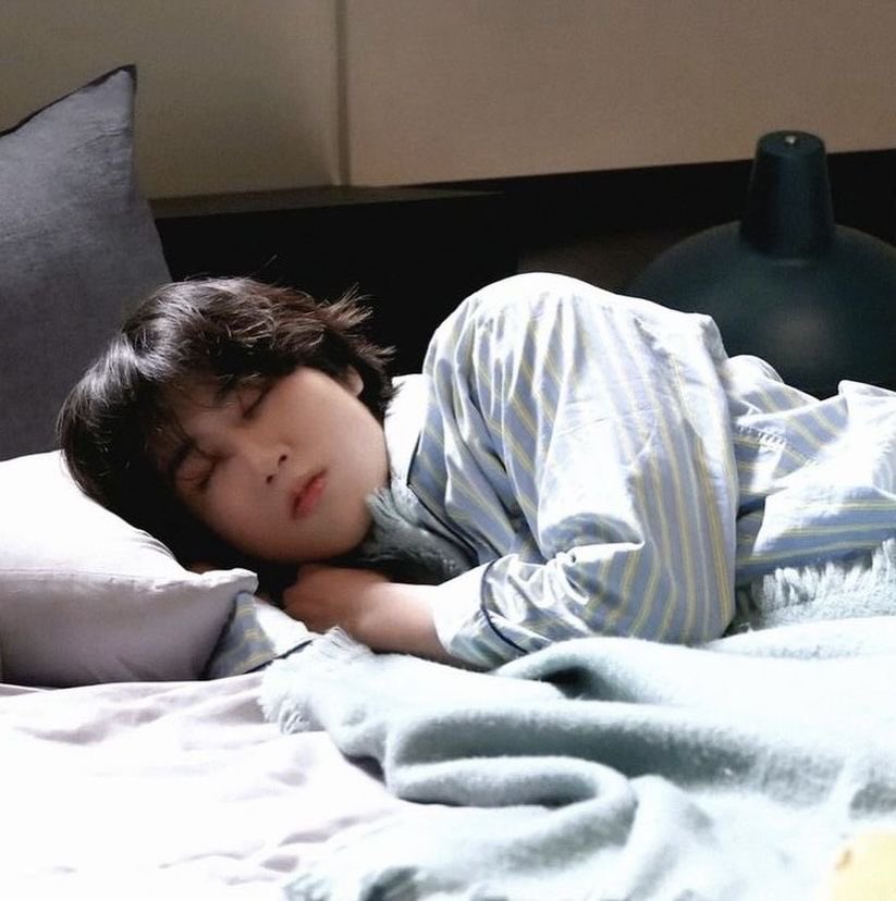한 meru 🧸 han jwisungie HELD MY HAND 💭 tweet media