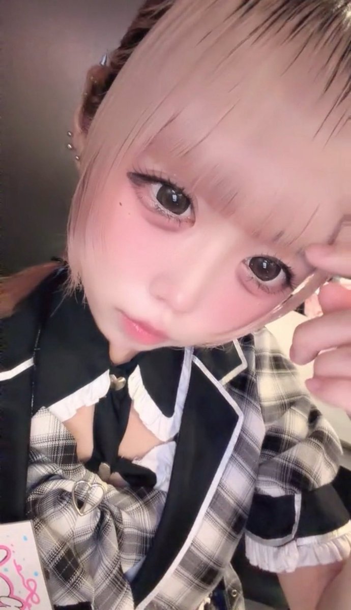 osaka77ss's tweet photo. @4eednn @1 アイドルコンカフェのガールズプリンセスどうですかꢏꢷ^ᴗ ̫ ᴗ^♡ 
30分1000円、40分2000円です❤︎
梅田でごめんなさいなんですが、気が向いたら救いに来てくださいーー₍ ᐡ ඉ́ ̫ ඉ̀ ᐡ ₎💧 https://t.co/0K2inBvPdV