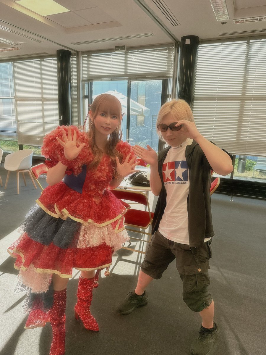 keikonakagawa99's tweet photo. 今回ジャパンエキスポで最高のミラクル！
ゴールデンボンバーの翔さんもゲストで偶然
久々にお会い出来ました！

サポートメンバーも最高で流石の！
完璧なステージでした！

翔子のステージも観てくれました！

女々しくて！

またいつか一緒に踊りたいです！

#KinbakuTw 
#kiryuintw 
#ジャパンエキスポ
#パリ