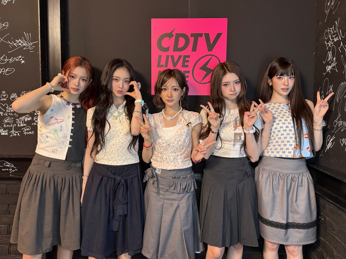 TBSCDTV's tweet photo. #CDTVライブライブ
今夜も激アツLIVEをお届け❤️‍🔥
本番直前ショットで実況中📸

このあとは
#KiiiKiii が登場！

「404 Not Found（ページが見つかりません）」を
コンセプトとして再解釈した
「404 (New Era)」を日本のテレビフルサイズ初披露✨

#TVer でリアルタイム配信中⚡️
https://t.co/yuySCMCBgi https://t.co/6IrVrC9mpp