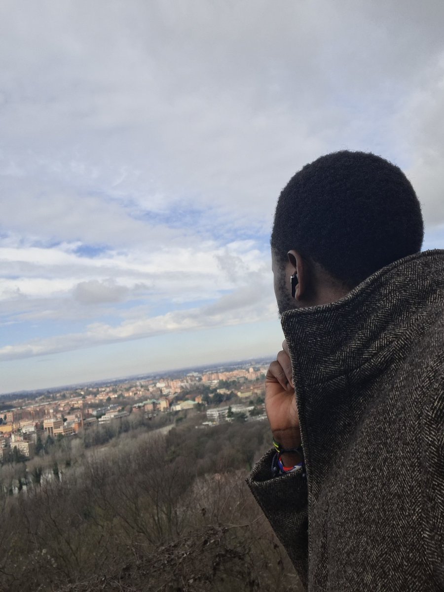 EdwinMjeru's tweet photo. Ikiwa leo ni siku yangu ya kuzaliwa, namshukuru Mungu kwa zawadi ya uhai na afya njema🙏.
 
Kwa miongo 3 niliyoishi chini ya jua, nimejifunza haya mambo 15 kati ya mengi kuhusu maisha.

1(a). Kusudi la kwanini unafanya kitu chochote likiwa wazi, hakuna sababu yoyote iliyojificha inayoweza kuwa ‘Excuse kwako'. 

1(b). Kuna muda tunashindwa siyo kwa sababu hatuwezi bali tunakosa Clarity of purpose.

2 (a). Ili KUTOBOA katika jambo lolote unahitaji mfungamano, "Alignment"; (i) Kifikra, (ii) Kiimani (iii) Kihisia, na (iv) Kivitendo.

2 (b). Kimojawapo kikikosekana husababisha mchakato kupwaya.

3(a). Kuna stage ukifikia, maisha yanakuwa ni wewe vs wewe. 

3(b). Hauhitaji tena kujieleza, kutafuta approval, kutafuta kukubalika, ushindani, au kujaribu ku-fit in. Ni wewe na maisha. Hapo ndipo ukuaji wa kweli hutokea.

4. Mafanikio siyo TUKIO la siku moja. Ni MATOKEO ya mfumo, tabia na kanuni unazorudia kila siku.

5. Uvumilivu siyo kusubiria. Ni uwezo wa  kutoruhusu hisia ziharibu maamuzi.

6.  Si kila vita ni ya kupigana. Kuna muda kukaa kimya au kujizuia ni ushindi. kwani kuna vita utashinda bado umepoteza muda na nguvu.

7. Huwezi kubadilisha usichokijua. Kila kitu kinaanza na “Awareness”. Hatari zaidi ni kutojua usichokijua.

8.  Kuanza au kuanzisha tena kitu siyo ishu. Ishu ni kushikilia mpaka mwisho. Wengi huishia njiani pale wanapokaribia KUTOBOA.

9 (a). Muda mwingine ubora wa mamumizi hupimwa kwa mchakato unaotumika na siyo kwa matokeo yanayopatikana.

9 (b). Life is full of randomness. Kuna muda unaweza kufanya maamuzi unayodhani ni sahihi maisha yakaku-suprise na matokeo kinyume na matarajio. 

9 (c). Kama mchakato ulizangatia viashiria vyote vya msingi wakati wa maamuzi, basi hupaswi kujutia matokeo yanapokuwa kinyume.

10. Kupata na kukosa ni kurasa zinazopokezana katika kitabu ‘Maisha.’ Na yote utayapitia ili stori yako iwe complete.

11. Haufanikiwi kwa kufanya vitu fulani. Unafanikiwa kwa kufanya vitu katika namna fulani.

12. Progress ni bora kuliko PERFECTION. Kila mwanzo katika jambo lolote ina mapunfu. Fanya huku ukiboresha.

13. Katika uongozi; mafanikio siyo tu kile kinachofanyika ukiwepo; bali kile kinachoendelea kufanyika wakati haupo.

14.  Usi-judge watu kabla hujawasikiliza au based one sided story. Na kama huwezi kusaidia usi-judge.

15. Utalipwa kulingana na na THAMANI yako. Utatambuliwa kutokana na REPUTATION yako. Utakumbukwa kutokana na CHARACTER yako. Utaenziwa kulingana na IMPACT/mchango wako. Na hiyo ndiyo LEGACY.

Happy birthday to me🙏.

Asanteni kwa wishes zenu in advance.

EFM.