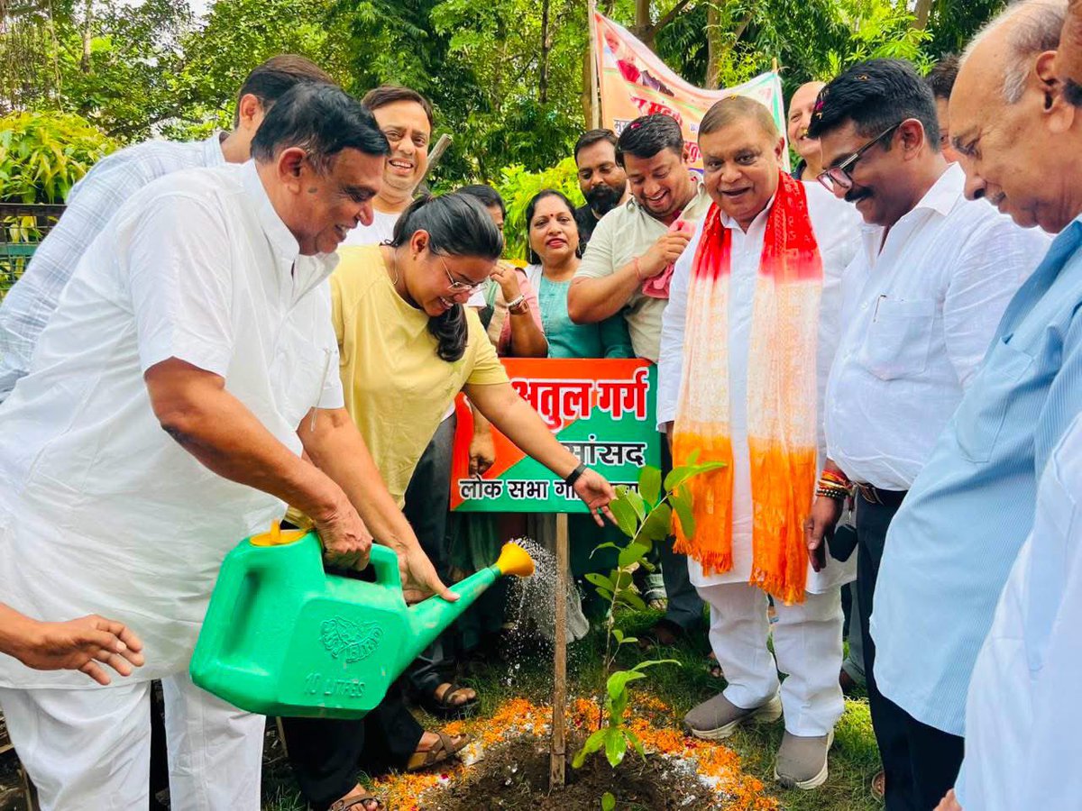 isumannsingh's tweet photo. आज वार्ड 9 शहर मंडल मैं आयोजित वृक्षारोपण कार्यक्रम स्वामी दयानंद पार्क न्यू आर्य नगर में किया गया जिसमे मुख्य अतिथि के रूप गाजियाबाद के लोकप्रिय सांसद आदरणीय श्री @AtulGargBJP जी के द्वारा वृक्षरोपण किया गया इस अवसर पर बड़ी संख्या में क्षेत्र के लोग एवं कार्यकर्ता उपस्थित रहे l https://t.co/OKywKIMQE8