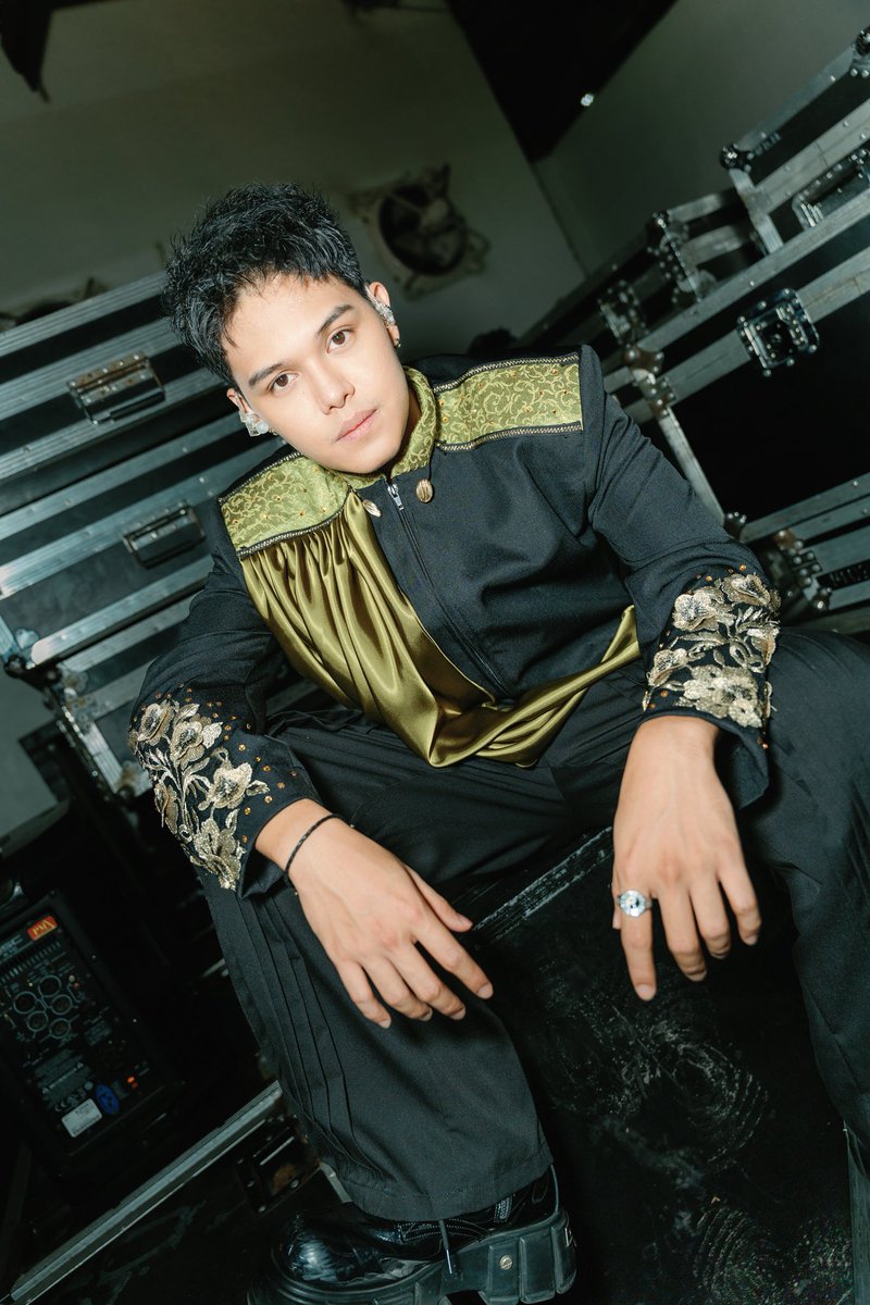 Official_ALAMAT's tweet photo. ALAMAT SA PUREGOLD OPM CON 💚💛
Maharani look - ALAMAT R-JI @RJi_official 

#ALAMAT #PUREGOLDxALAMAT 
#PuregoldOPMConGenerations2026 https://t.co/iJ5p5TLiIH