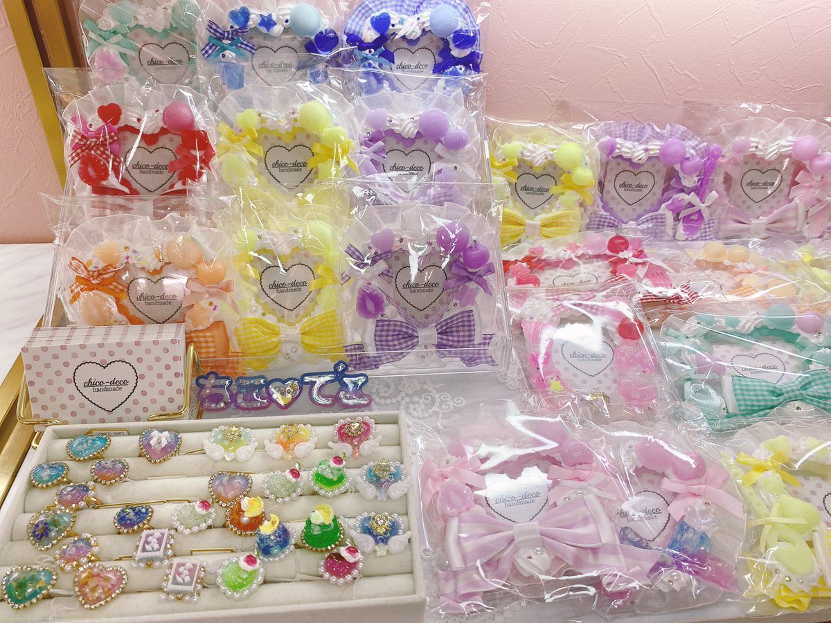 Kawaii__Stars's tweet photo. 🌈Kawaii☆Stars 原宿本店🎀
🌻夏の大集合スペシャル🏖️

7/13
ただ今の店舗状況です♡

chico-decoさま
〈@chico_deco 〉

通販対応は本日18:00より開始❣️

ご希望の作品に⭕️をつけて 
18:00以降にDMまでお問い合わせください♡ https://t.co/nxx1qijp7b