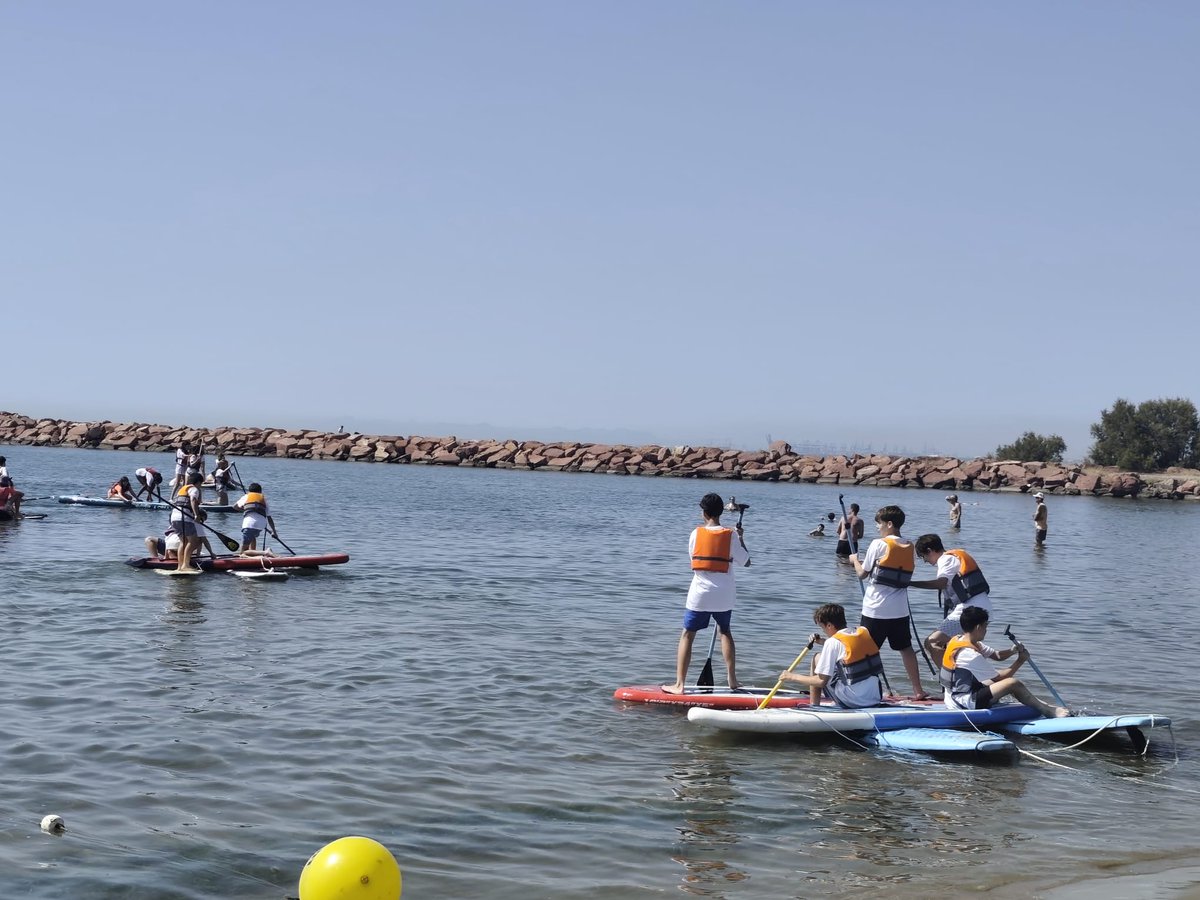 sjcalasanzvlc's tweet photo. 1ESO Disfrutó de un día increíble lleno de actividades acuáticas junto a la escuela de surf @la_olita_ 🏄♂️🤙¡Una manera inmejorable de despedir su primer año en la ESO! 💙#sjcalasanzvlc #ESO #laolita #FinDeCurso #Verano #PoblaDeFarnals #EducacionSecundaria #ActividadesAcuaticas https://t.co/VywsyIqAxY