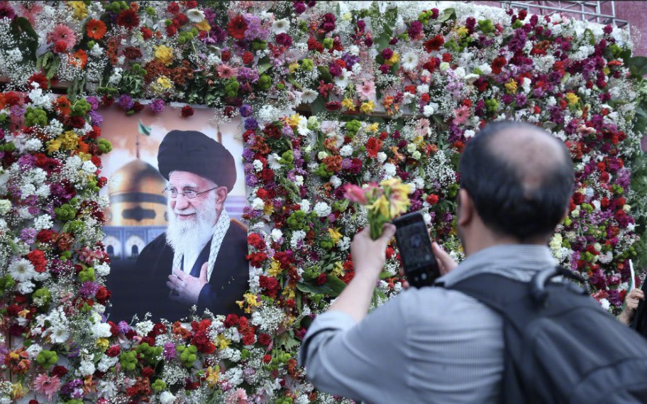 gpwah1234's tweet photo. Iranian media has published a "revenge" hit list for the late Supreme Leader Khamenei — naming Trump, Netanyahu, and the leaders of the UK, France, Germany, and Italy 🎯🗂️🔥
Are they serious? 😳
#Iran #Khamenei #RevengeList #Trump #Netanyahu #GlobalTensions #BreakingNews https://t.co/NDgHLRrUxj