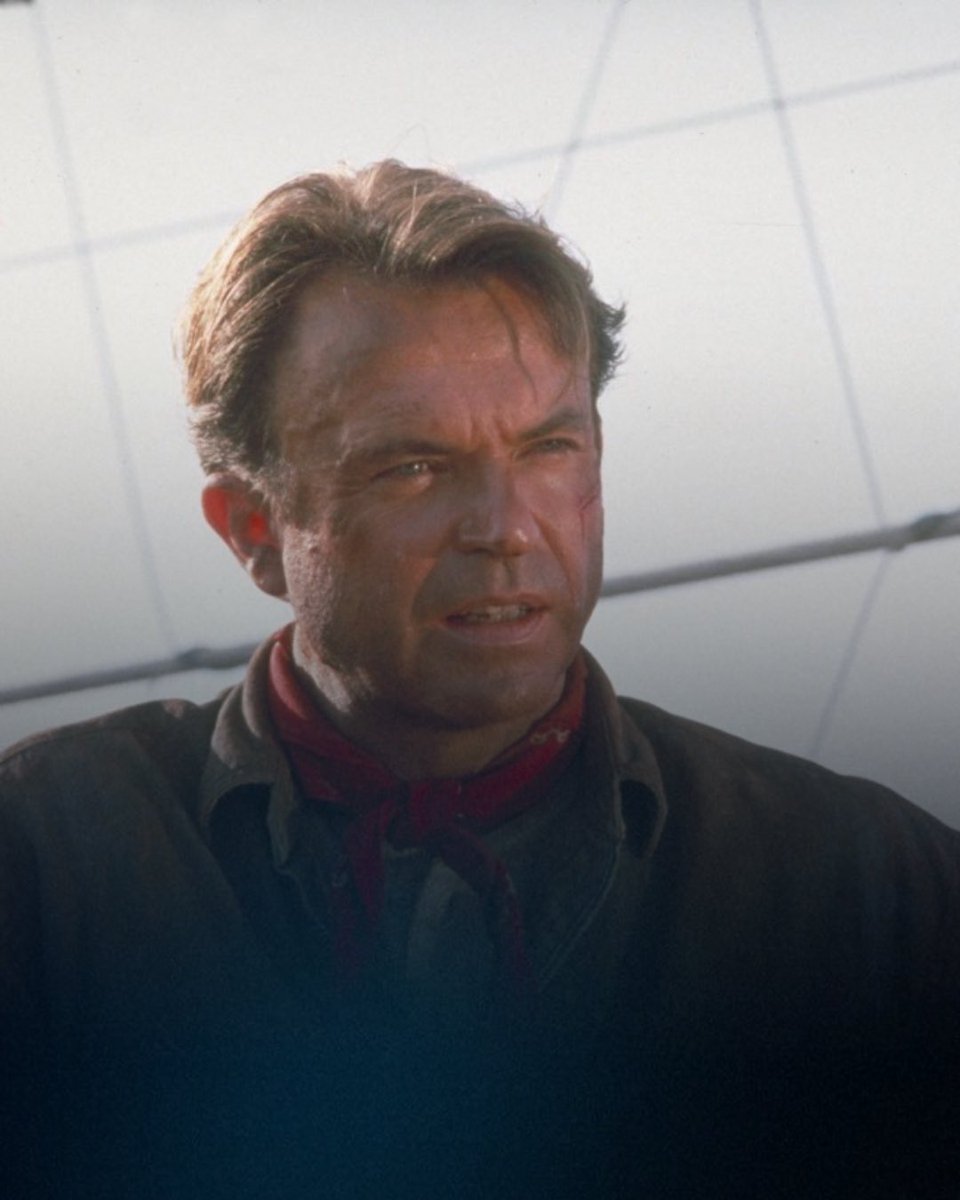 ImagenTVMex's tweet photo. ÚLTIMO MOMENTO: El querido actor neozelandés Sam Neill, conocido mundialmente por su papel en ‘Jurassic Park’, ha fallecido tristemente a los 78 años, rodeado de su familia en Sídney.

“La pérdida fue repentina e inesperada, pero bendecida por el hecho de que Sam permaneció libre de cáncer.”

Descanse en paz, ‘Dr. Grant’ 🦕 🦖 

#LoViEnImagen