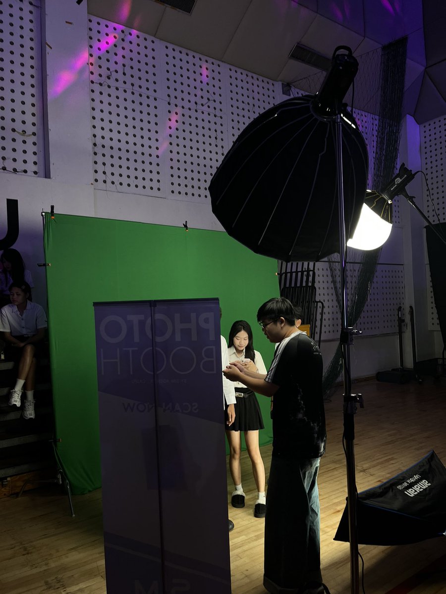 Annorax162576's tweet photo. บูธถ่ายรูปฉากเขียวก็มีเด้ออ (17/20)
#SPUCAaiShowcase https://t.co/XWRof3NILJ