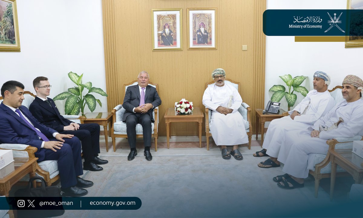 MOE_Oman's tweet photo. بحث فرص تعزيز الشراكة الاقتصادية والتعاون الثنائي بين سلطنة عُمان وجمهورية طاجيكستان، خلال لقاء جمع معالي الدكتور خميس الجابري وزير الاقتصاد بسعادة الدكتور زبيد الله زبيد زاده سفير جمهورية طاجيكستان. https://t.co/Ix7XAytZUc