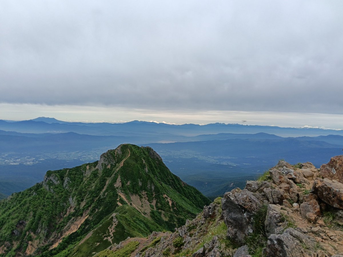 Joseph_0612's tweet photo. 八ヶ岳赤岳頂上から見た富士山と北アルプスの山々 https://t.co/AIjfTowbZX