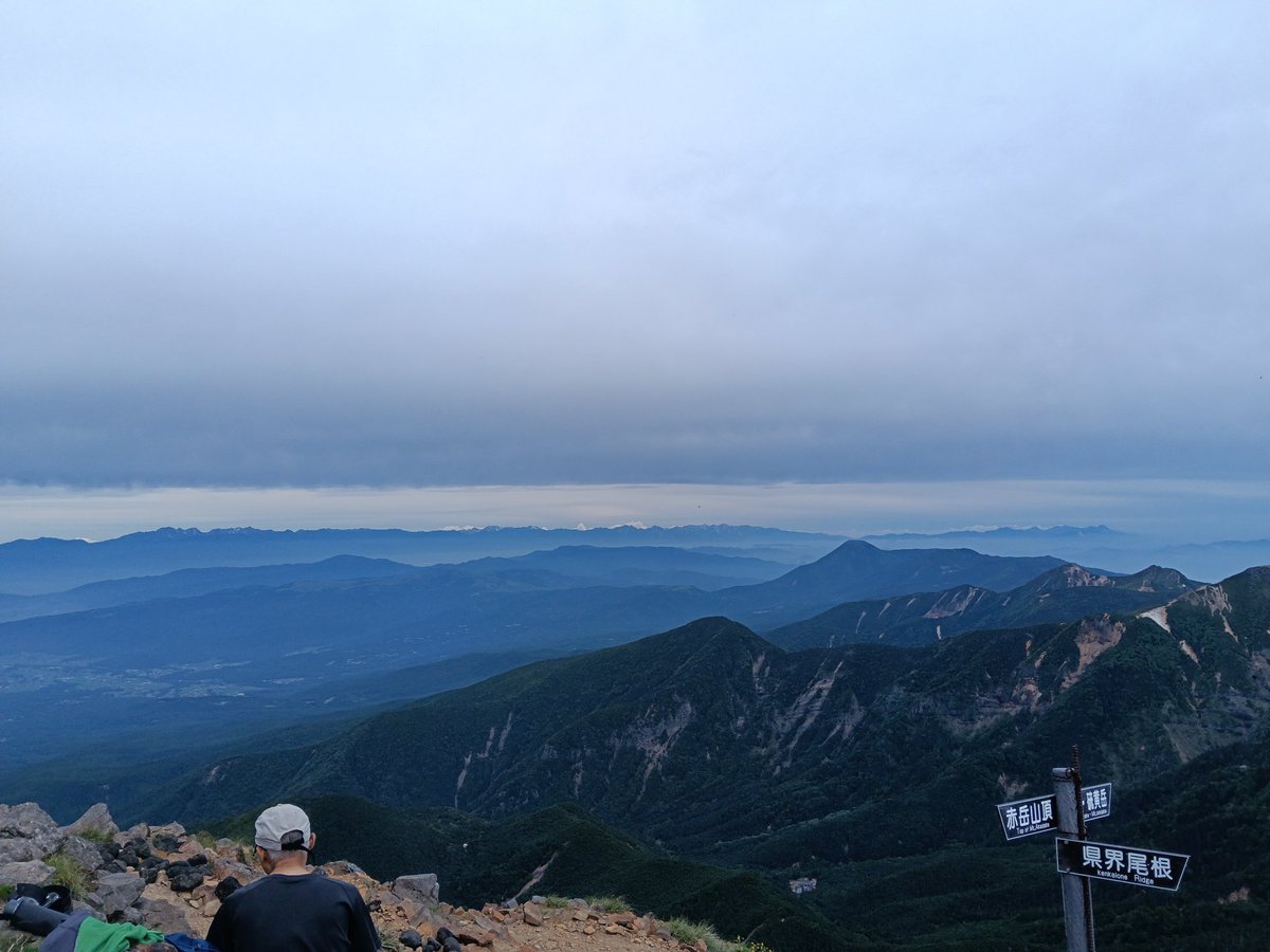 Joseph_0612's tweet photo. 八ヶ岳赤岳頂上から見た富士山と北アルプスの山々 https://t.co/AIjfTowbZX