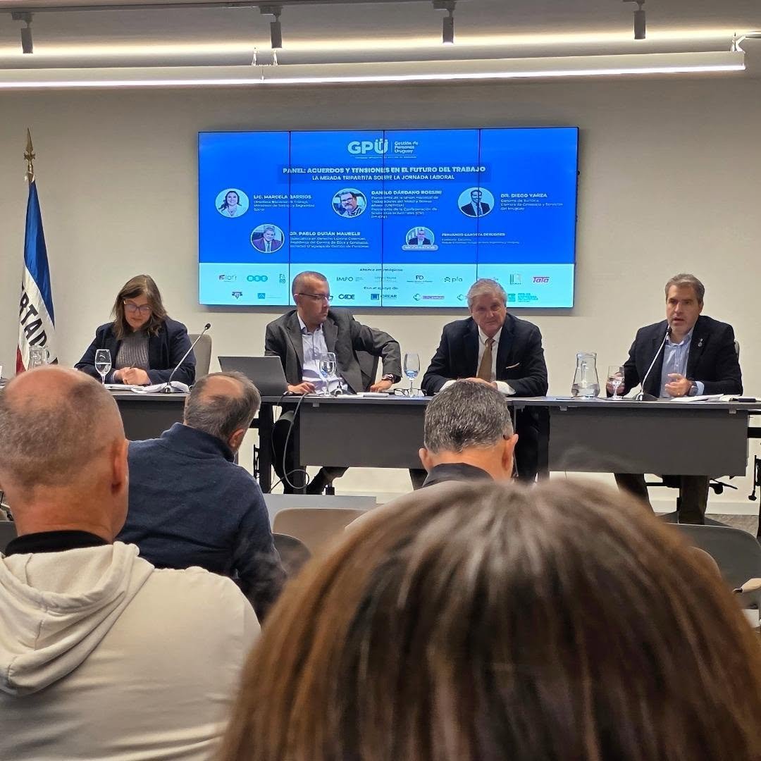 GestionHumanaUy's tweet photo. En representación del sector empresarial, Diego Yarza, Gerente Jurídico de la Cámara de Comercio y Servicios del Uruguay, integró el panel tripartito del último encuentro del ciclo En Contexto 2026.

#GestiónHumana #GestiónDePersonas #RelacionesLaborales #Uruguay https://t.co/e6aruQEhTd