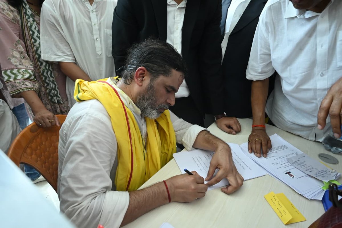 jansuraajonline's tweet photo. प्रशांत किशोर ने बांकीपुर उपचुनाव में जन सुराज पार्टी की ओर से अपना नामांकन दाखिल किया।   

#BankipurWithPK #prashantkishor https://t.co/VLUHyeQquP