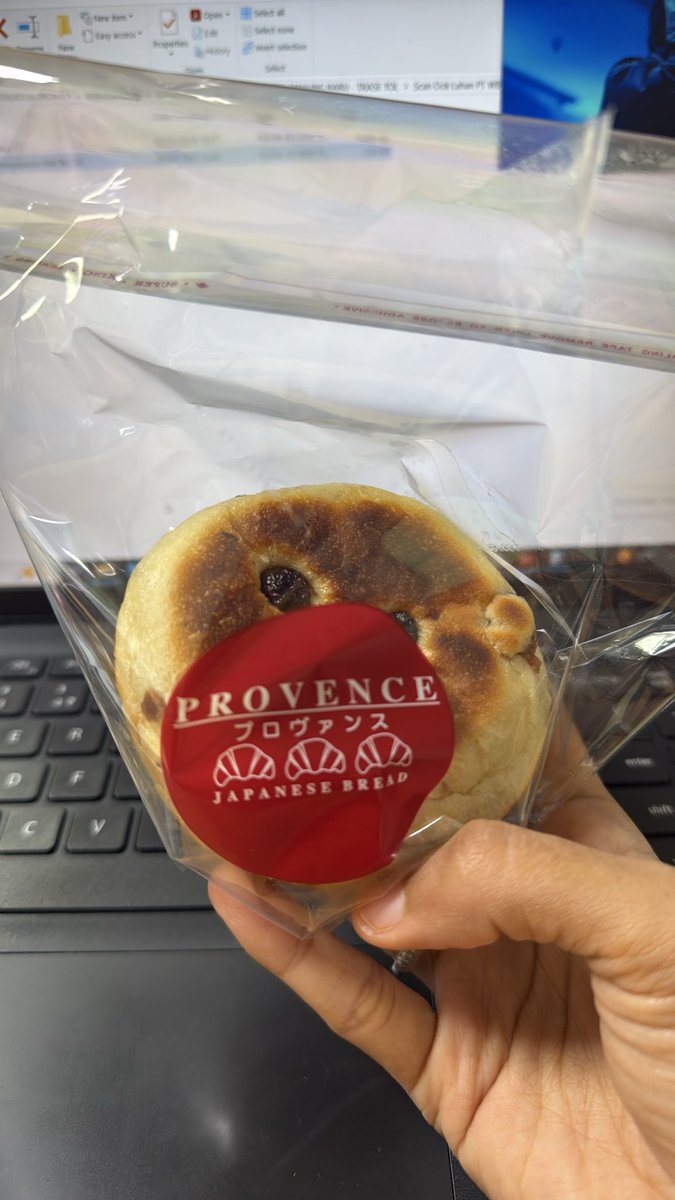 33xmemorandum's tweet photo. User 33xmemorandum sedang bersetubuh hebat dengan roti cranberry cream cheese provence https://t.co/TH6EZYqdPq