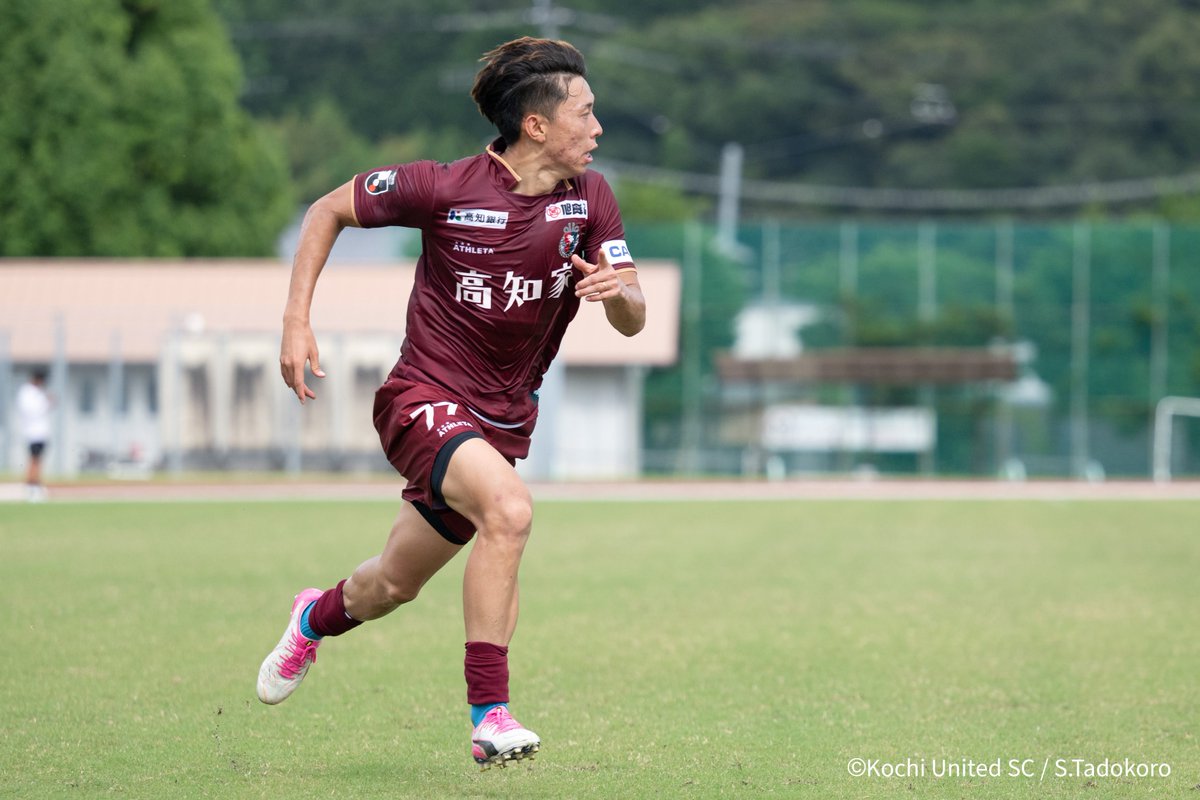 kochi_United's tweet photo. 昨日のTRMでは、2026/27シーズンの新ユニフォームを着用✨

選手も着用のオーセンティックユニフォームは、オンランショップにて受付販売中です！

🔽ご購入はこちら
https://t.co/o1MK1oaiiO

#高知ユナイテッドSC https://t.co/rI5WU2wRJ5