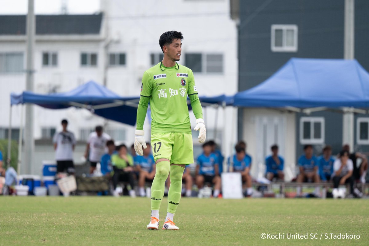 kochi_United's tweet photo. 昨日のTRMでは、2026/27シーズンの新ユニフォームを着用✨

選手も着用のオーセンティックユニフォームは、オンランショップにて受付販売中です！

🔽ご購入はこちら
https://t.co/o1MK1oaiiO

#高知ユナイテッドSC https://t.co/rI5WU2wRJ5