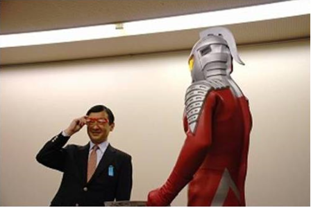 PulsThree's tweet photo. @fukafuka_9 今上陛下は皇太子時代セブンへの変身を試みられた。 https://t.co/PlsZ7DeQSf