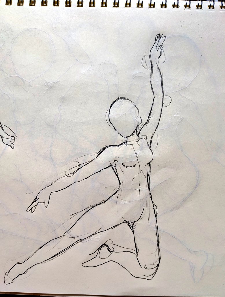 EsosonEaka's tweet photo. お目汚し失礼します。
全身を描くのが苦手で避けていましたが初めてのクロッキー。絵を習ったこともないド素人なのでクロッキーのやり方自体間違えているかもしれませんが
かなり前進したと思いたい!!!
クロッキー1回目←→クロッキー15回目 https://t.co/U0kexPhHt5