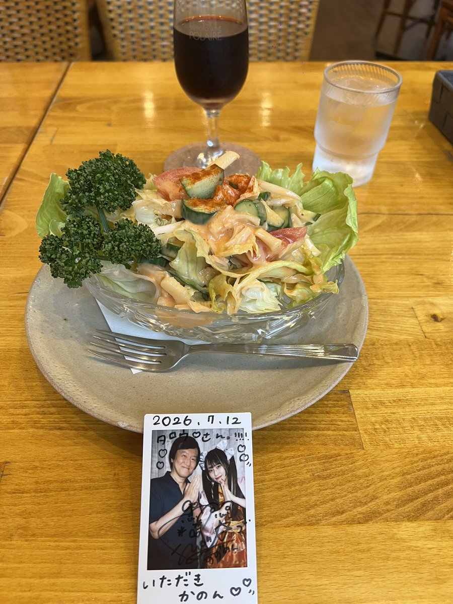 taroukagi11's tweet photo. 赤ワイン🍷
ピザ🍕
スカラップサラダ🥗
いただきかのん😋❤️ https://t.co/ezL61ZHpzj