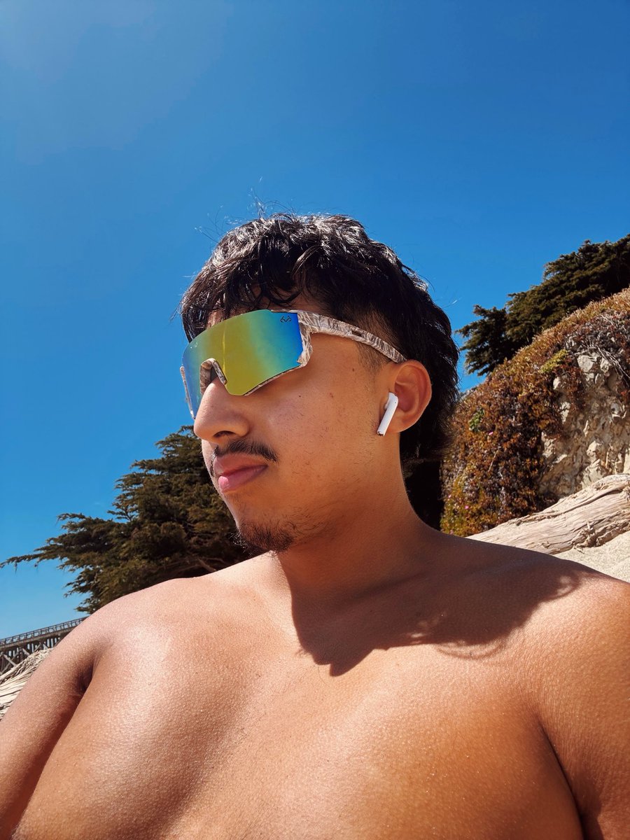 runthattbag's tweet photo. lil beach day ⛱️ https://t.co/Wjt6qZP9GU