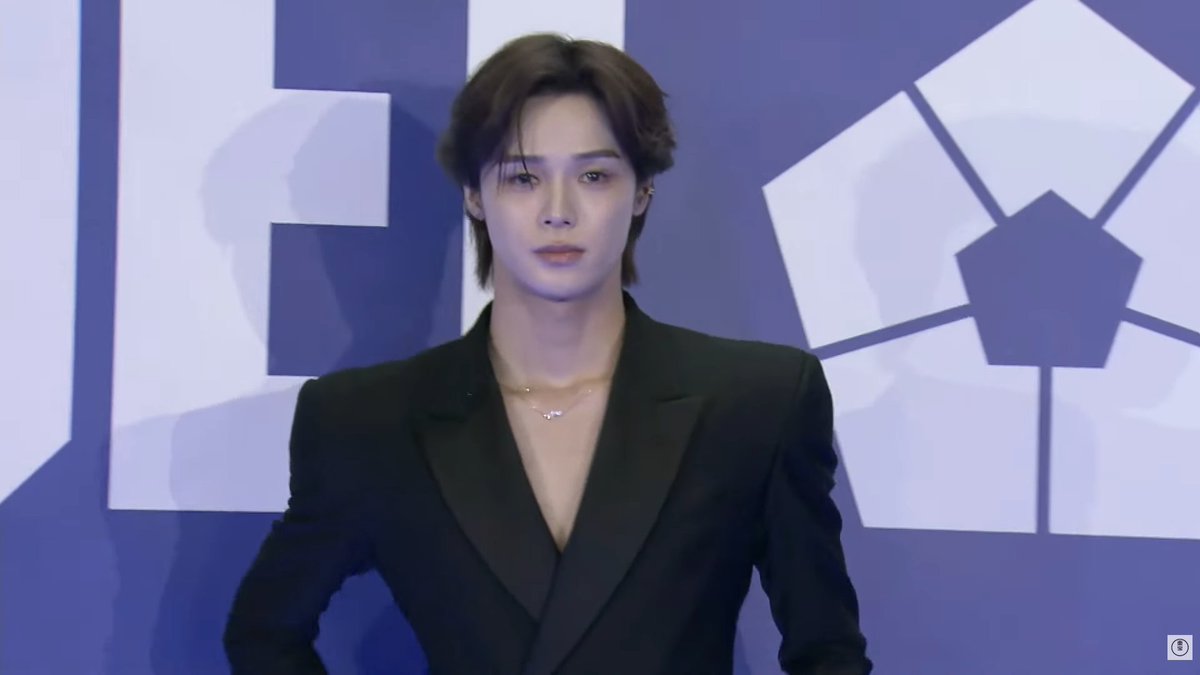 minisodeweno's tweet photo. K HE LOOKS SO GOOD https://t.co/qCyLrRFaGJ