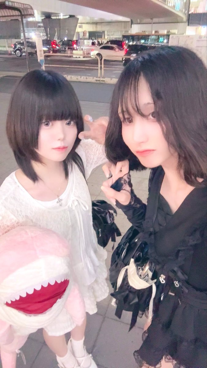 Rito_harapeko's tweet photo. 結ちゃと歌舞伎町タワーコラボ行ってきたよ〜🧬☔️
白黒コーデで最高👍👍🥳 https://t.co/NWtiWVsnbN