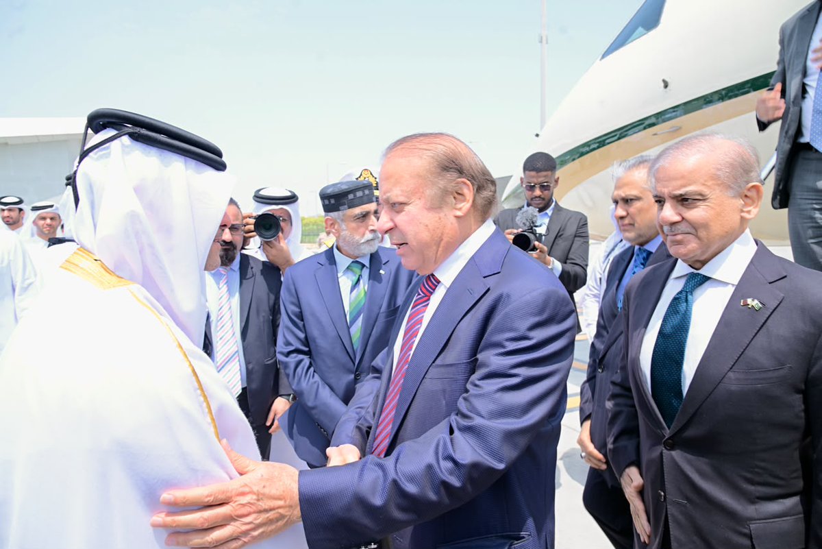 GovtofPakistan's tweet photo. Prime Minister Muhammad Shehbaz Sharif along with Former Prime Minister Mian Muhammad Nawaz Sharif arrive in Doha for their one day official visit. Qatar's Deputy Prime Minister and Minister of State for Defence, Sheikh Saoud bin Abdulrahman bin Hassan bin Ali Al Thani received the Pakistani delegation at the airport.