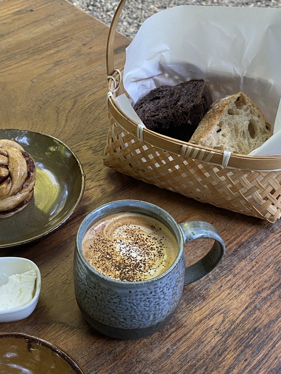 veryveryvv's tweet photo. Artisan sourdough by apple fahey — 🍞☕️🧺🍃 ร้านขนมปัง sourdough บรรยากาศโฮมมี่ ไวป์อบอุ่น มีมุมน่ารักๆ ให้เลือกนั่งโซน outdoor เราไปตอนเช้า ชิลดี https://t.co/WLur9f1eo9