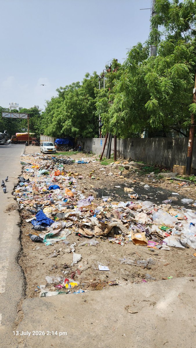ErRahultiwari's tweet photo. @noida_authority @CeoNoida @UPGovt @myogiadityanath @PankajSinghBJP @narendramodi @CeoNoida @noida_authority 
Can you help us to breathe?
Sector 75, eco city https://t.co/nzc0i36R17