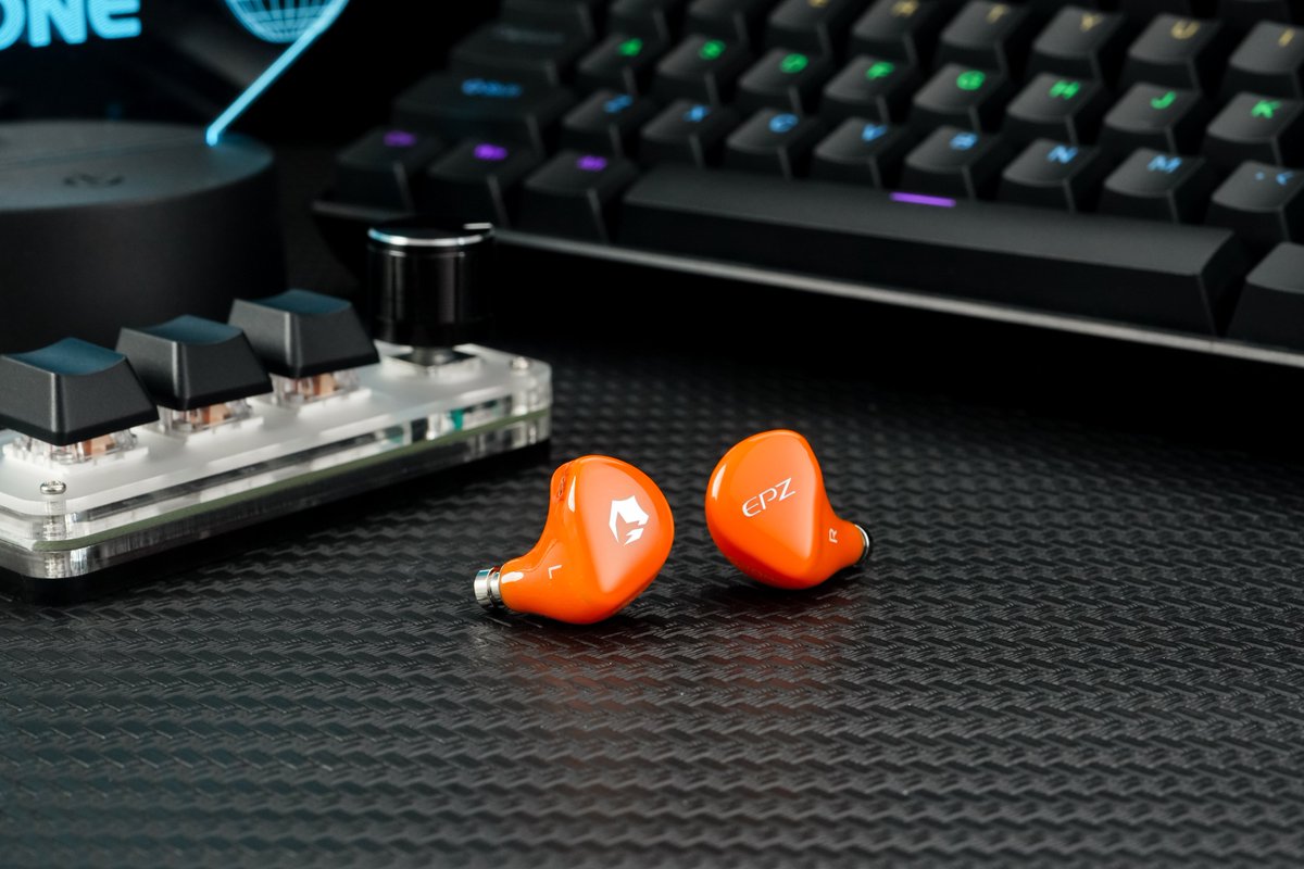EPZ_official's tweet photo. Game on. Sound check.🎧
Through the wall, a slide locks back.
You're already moving..🎮
G20 Pro, clean separation, precise imaging.
Who's your Player 2? 👇
#EPZAudio #gaming #gamingIEM #FPSGaming #gamingsetup #audio #AudioGear #G20Pro