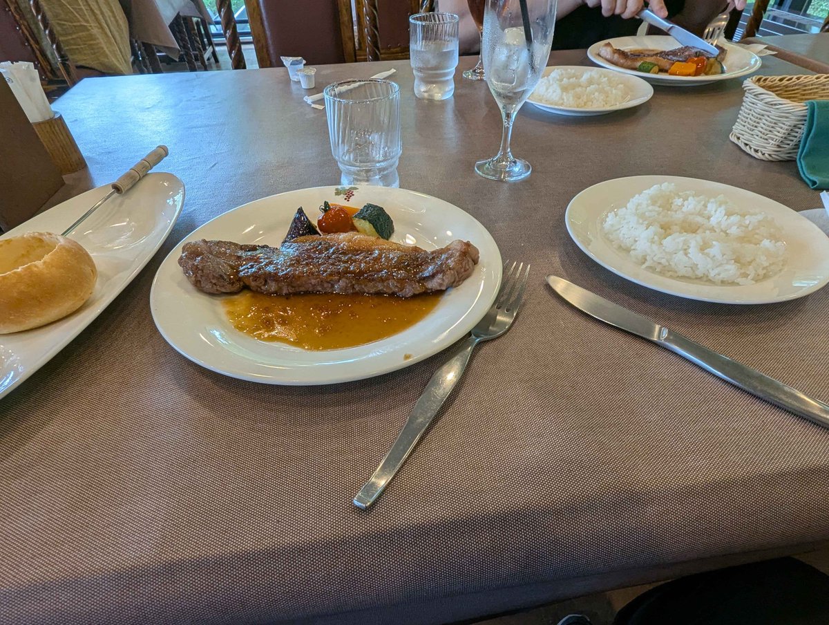 HaikoAsh_VT's tweet photo. @teya__dayo うなぎいいなうなぎ
昨日食べた肉と勝負しようぜ！ https://t.co/SOkB3nso9J