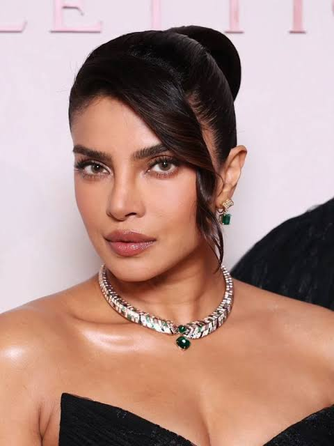 AcervoCharts's tweet photo. Priyanka Chopra defende divisão igual das tarefas domésticas:

“Limpar e cozinhar não são tarefas de mulheres. São responsabilidades básicas de qualquer adulto. Não confunda gênero com preguiça.” https://t.co/Qglq6lBwys