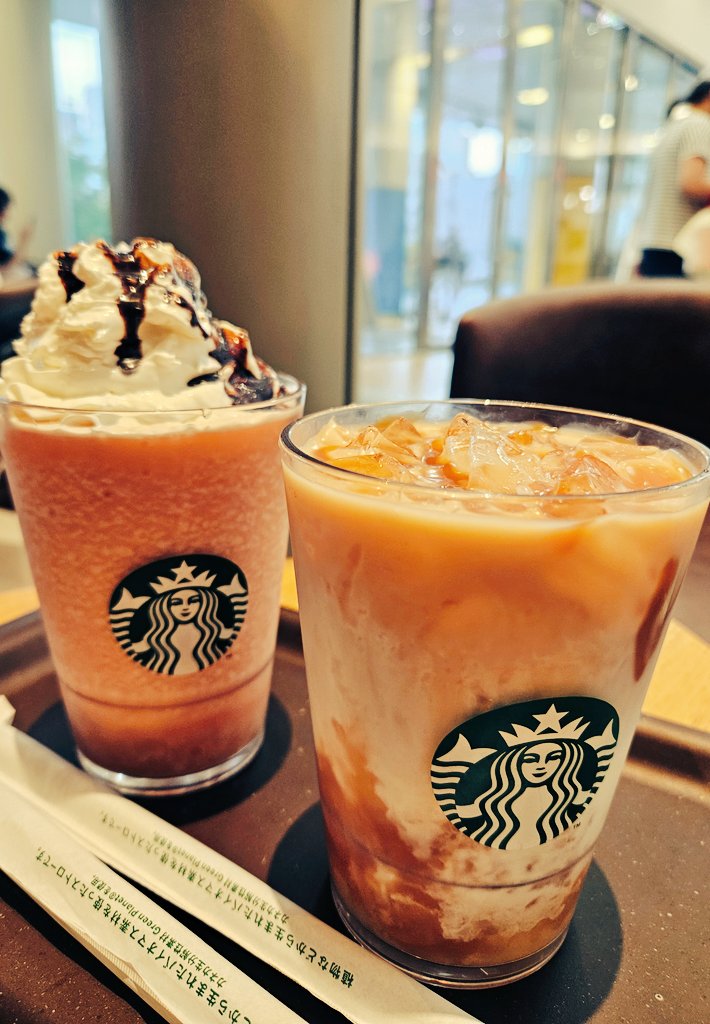 🍑の新作と🍑フラペチーノ❣️ どちらも正式名称を覚えられず🤭 ここは