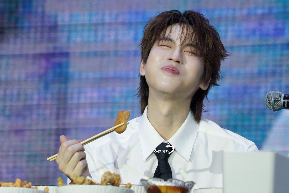 Seven_BPforever's tweet photo. 😋😋😋
@Prem_space 

#Prem_space 
#BounPrem 
#PremFMinChongqing https://t.co/Ndx7J7otPM