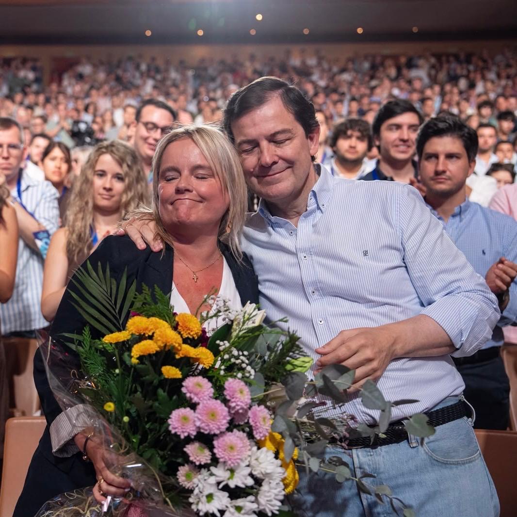 alferma1's tweet photo. 29 años después, el abrazo a @MariMarBlanco_ es el abrazo de toda España a la memoria de Miguel Ángel Blanco. 

Frente al terror y al olvido, memoria, dignidad y justicia. Su ejemplo permanecerá siempre con nosotros. Nunca te olvidaremos. https://t.co/72ONqcfGRS
