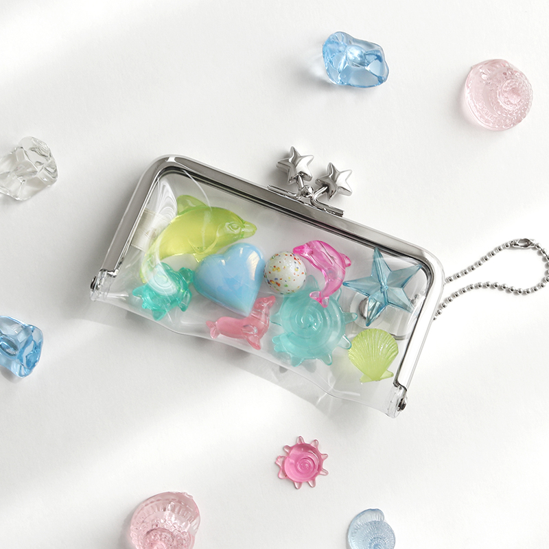 以前ご好評いただいた「がま口リップチャーム」に星ひねりが登場