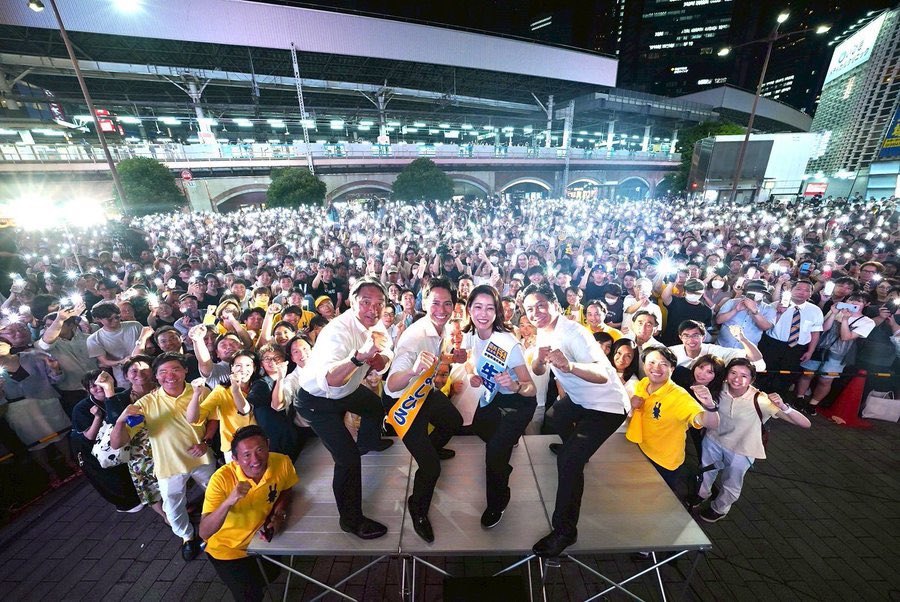 88qp_8_qp88's tweet photo. 去年の今頃の方が夏！って感じでしたねー
あの参議院選挙で頂いた信頼と願いを旨に、今もお二人をはじめ、多くの国民民主党の仲間が今この一瞬も、努力を重ねて邁進してます

ぜひ、皆さんも引き続いてSNSでの応援や政策や質疑の感想や解説、切り抜き動画の作成や、議員の皆さんのコンテンツの視聴やご参加etc…

まだ道半ばです
去年皆さんとお約束させて頂いた事に、全力で取り組む国民民主党への応援とご支持を引き続きよろしくお願い致します🙇

普通の人から豊かになろう
熟議による民主主義の姿勢