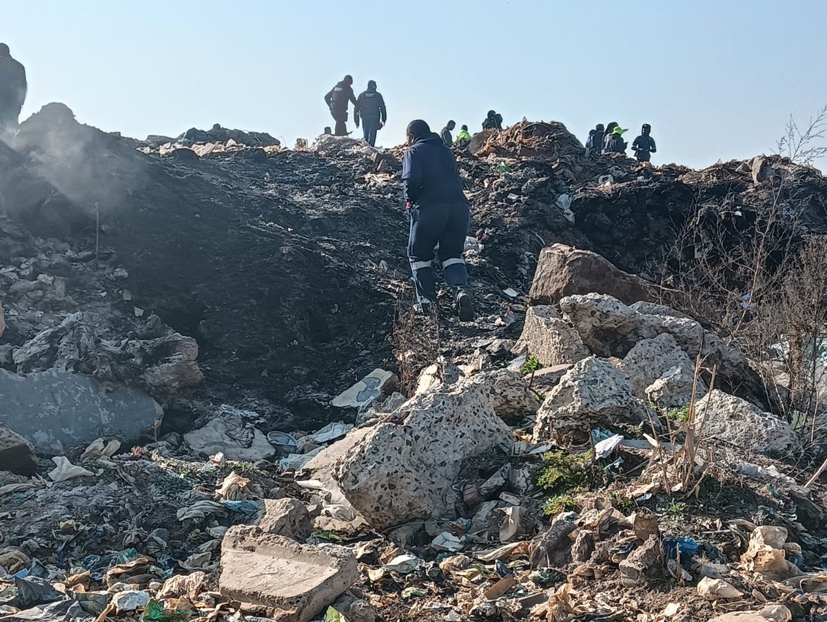City_Ekurhuleni's tweet photo. โป๏ธ๐จ COMBATING ILLEGAL DUMPING IN ALBERTON
A joint waste management compliance and enforcement blitz is underway in ๐#Alberton.
The #Ekurhuleni Waste Management Business Unit has joined forces with the Gauteng Department of Environment to tackle illegal dumping and https://t.co/hepJuUN62d