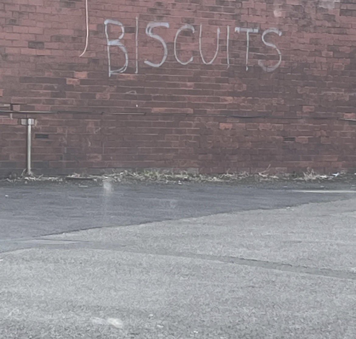 NoContextBrits's tweet photo. British graffiti. Beat in the world. https://t.co/F8Tu4ashbV