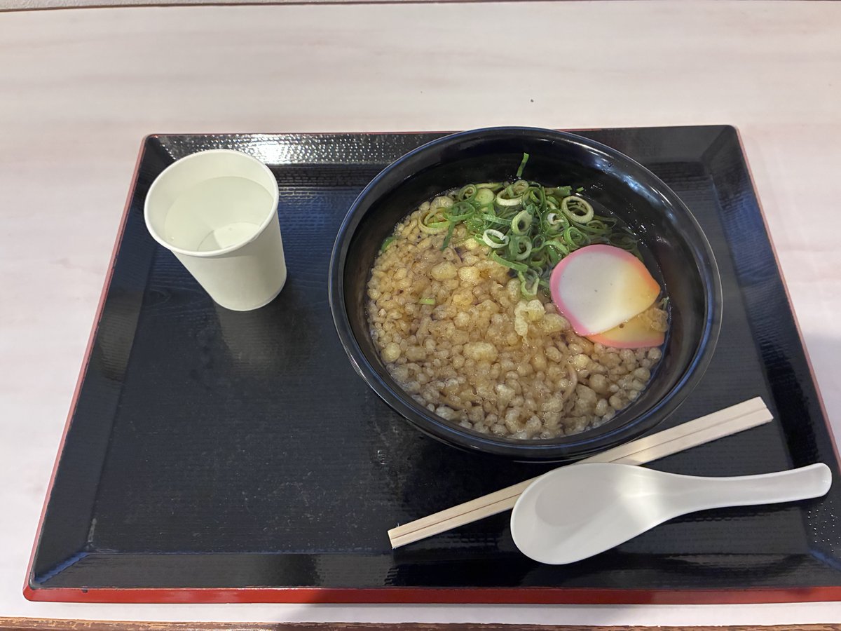 kmvasira's tweet photo. 殿町に用があったんで、県庁食堂やくもで昼飯。たぬき蕎麦五百円也。3回目の利用で、今回が1番好印象。 https://t.co/nvuCJ1NS9Z