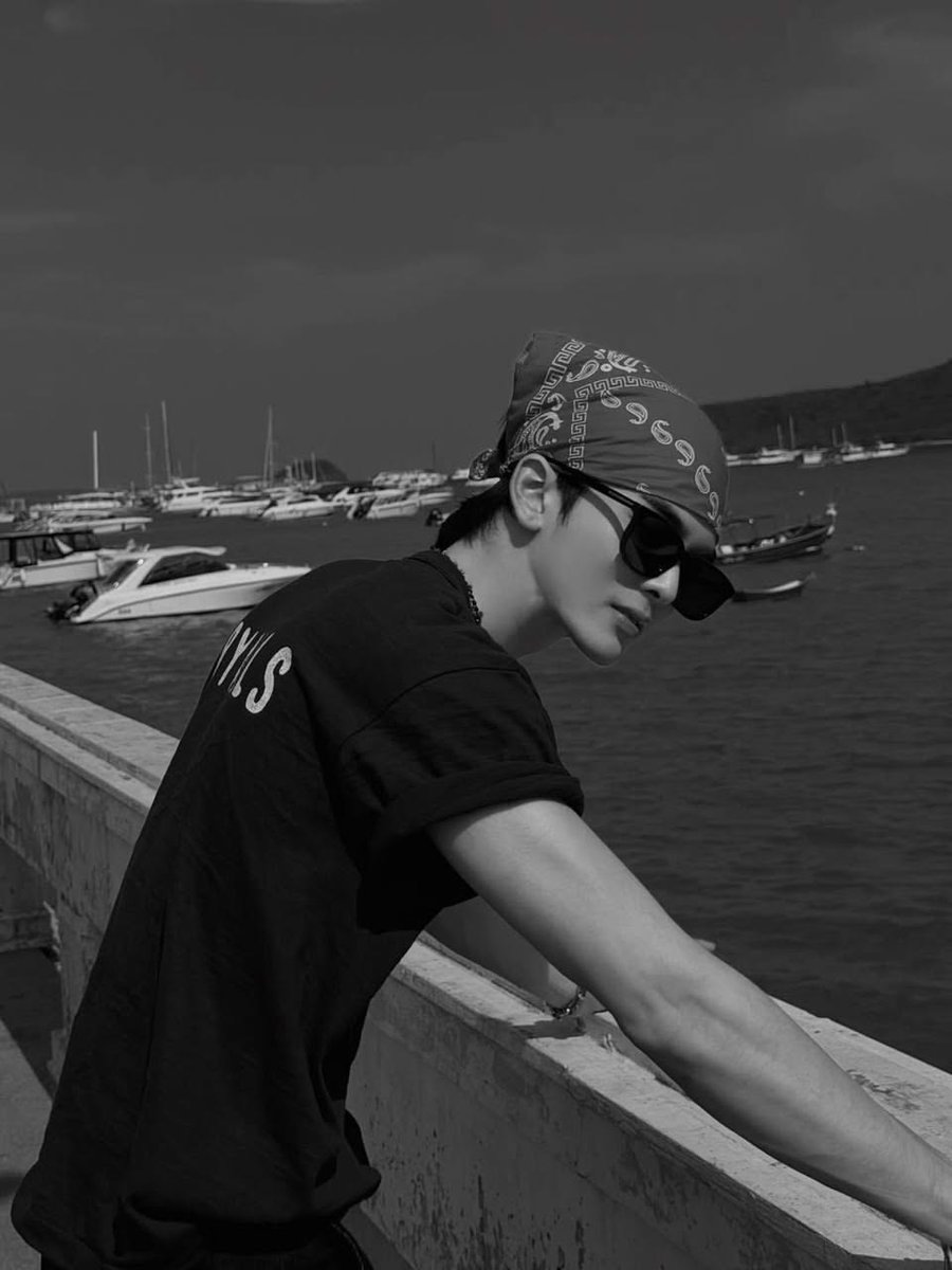 santamommyps's tweet photo. Perth's style is starting to look a lot like Santa's  .
Boyfriend effect 🔥 

#perthtanapon https://t.co/fWihzT2ZjC