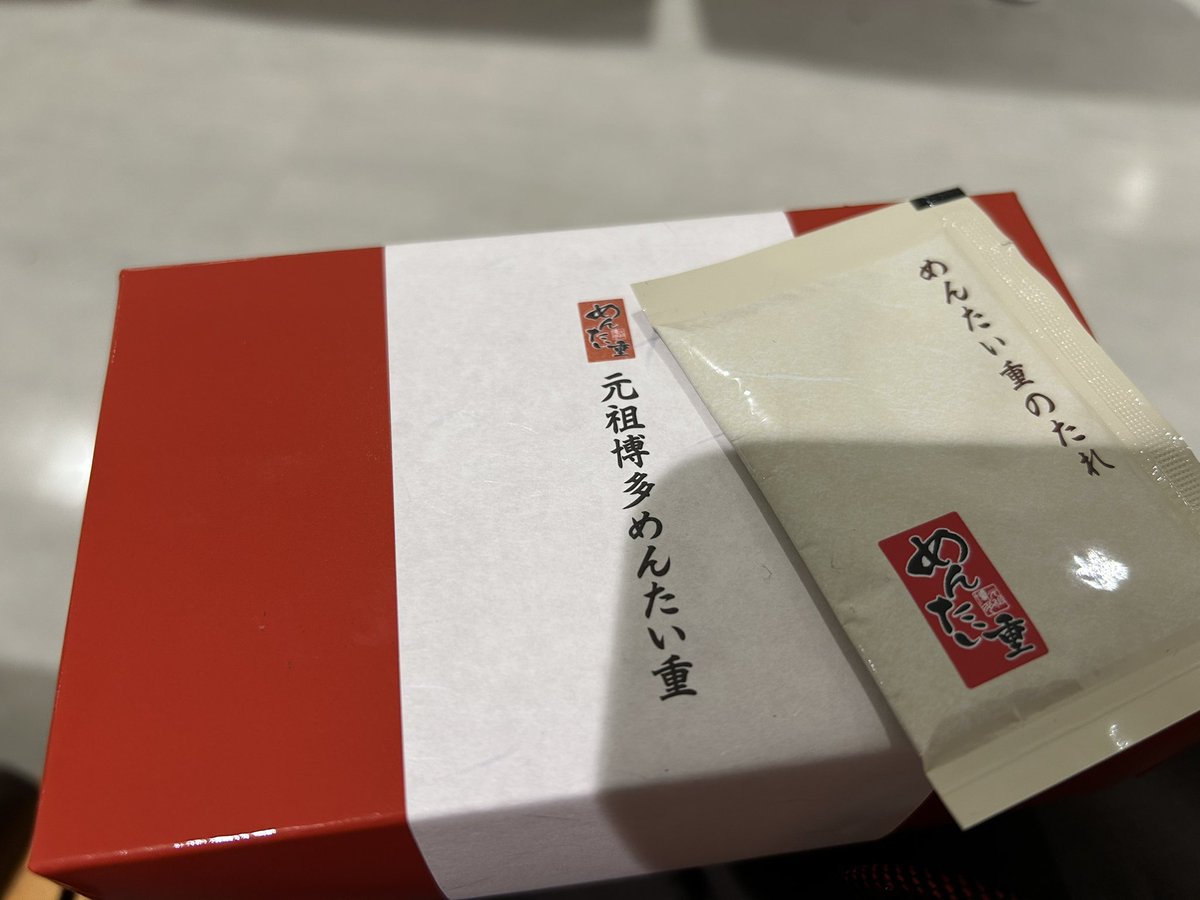 rroto_27's tweet photo. 結局明太重とクリスピークリームドーナツの福岡限定買っちゃった https://t.co/owi51XtS25