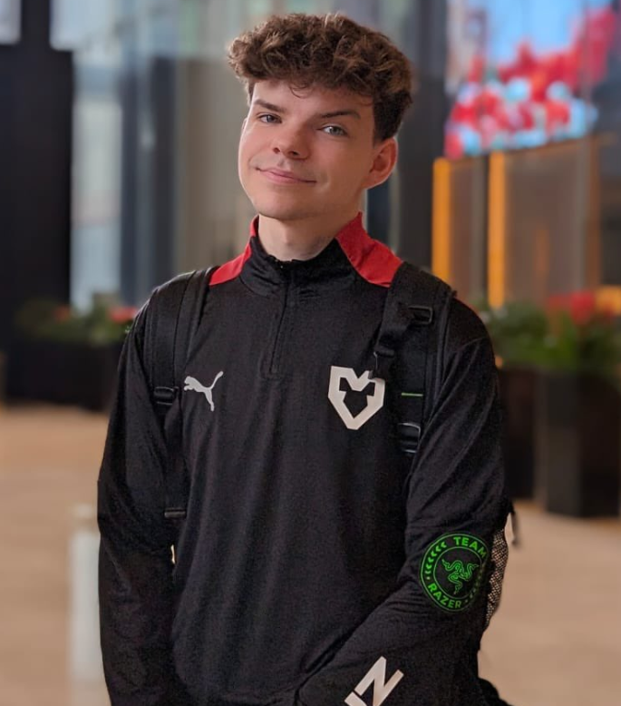Ozzny_CS2's tweet photo. Jimpphat talked about the time siuhy was benched on MOUZ ‼️

"The last game with siuhy was against BB, it was some online qualifier, and then we lost to BB. And then after that, because of some in-game stuff, we had a massive argument... not me, but I won't mention names, there's no need to say names, but you can guess... so two individuals had a pretty massive argument after the game.

It was players, not the coach, so you don't have to wonder about that. There was a huge argument, and it just kind of stayed unresolved, we just couldn't get it sorted out... It carried over to the next day because it took up so much time and all that. And then the next day, an announcement came that, yeah, he has been benched now, and like, we need to get someone else to take the IGL role.

So there wasn't really any discussion with the team either, or anything like that. It seemed like a pretty straightforward decision, and like... Yeah, I don't know, a bit of a weird case. For me, what upset me out the most is just, you know, I was told that 'we are not going to change IGL' and then it was changed anyway, so... I felt a little bit betrayed."

(via natun ja Robun CS Podcast on YT)