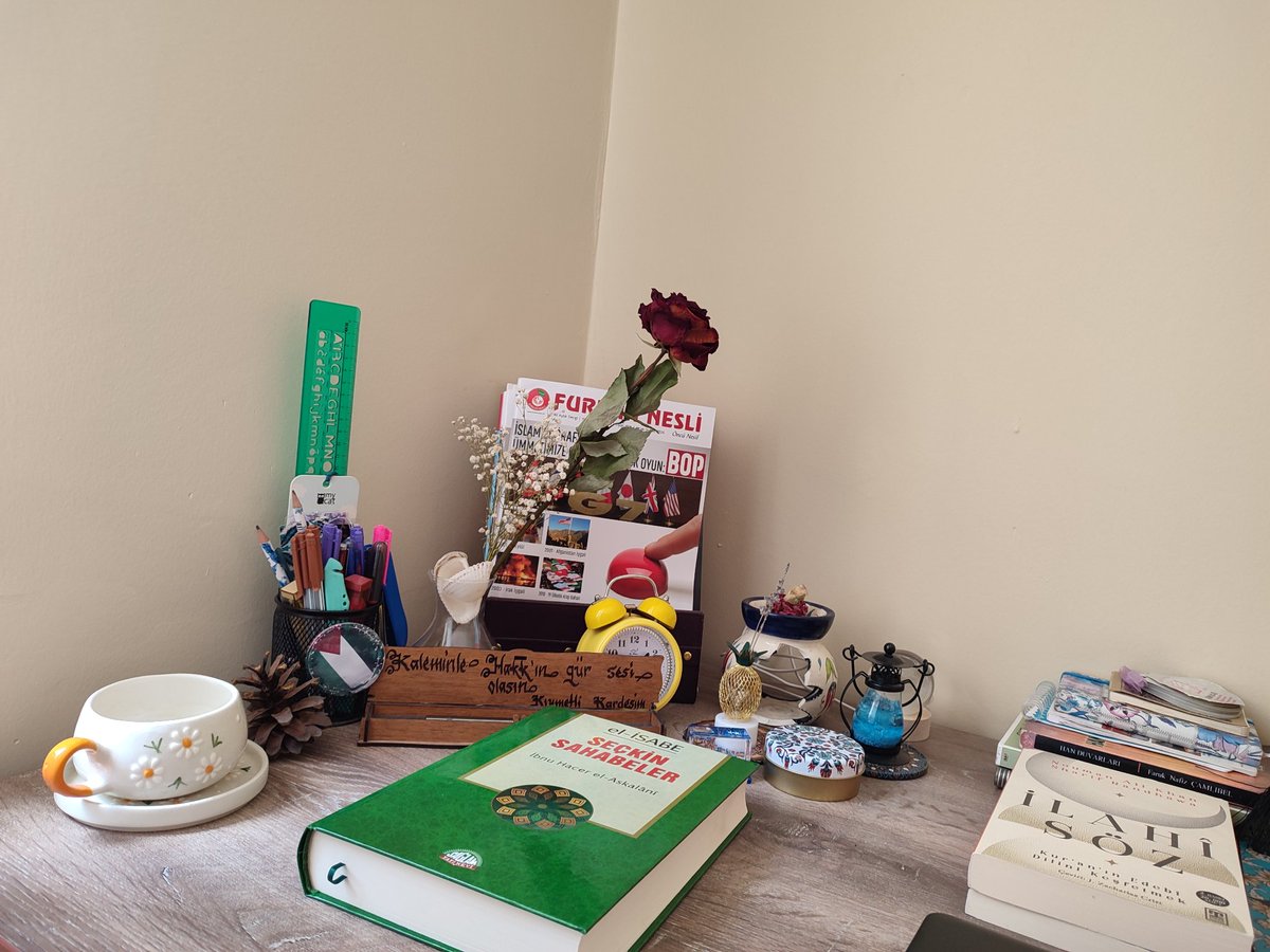 elfidadevrim1's tweet photo. Furkan Hareketi'nin, İlmi Gelişim  kapsamında yapmış olduğu programda  geçtiğimiz yıllarda çok güzel kazanımlar elde etmiştik. Bu yıl da yeni hedefimiz sahabelerin hayatını okumak... 
Rabbim hayırlı, bereketli eylesin. 🤲🌸

#SahabeHayatıOkuyorum https://t.co/JXPf8AeZdB
