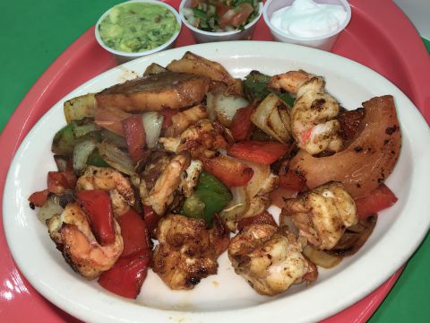 eVisitorGuide's tweet photo. A neighborhood favorite known for authentic Mexican cuisine &amp; outstanding #margaritas is El Jardin! Located just south of #WrigleyField. https://t.co/a72DTLYurC

#Chicago #Wrigleyville #travel #budgettravel #dining #tequila #tacos #lakevieweast #GoCubsGo https://t.co/7TFHbJX9M3