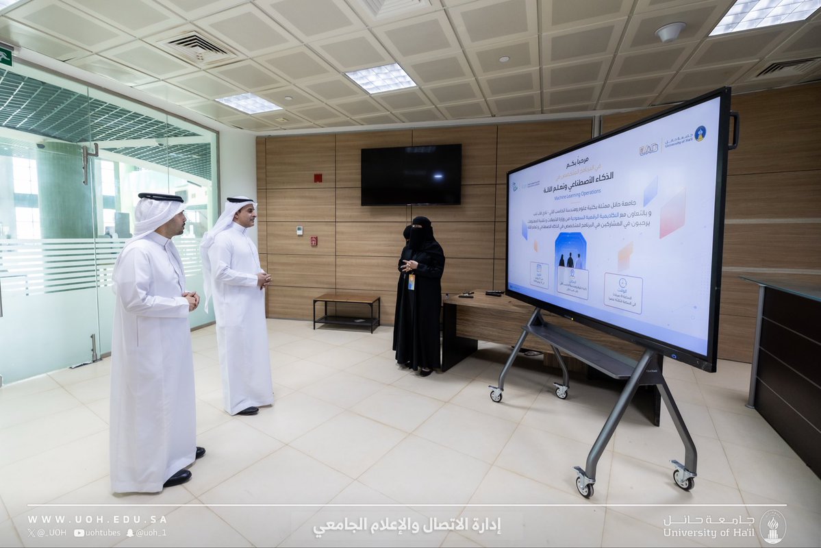 _UOH's tweet photo. نظّمت كلية علوم وهندسة الحاسب بـ #جامعة_حائل ، بالتعاون مع الأكاديمية السعودية الرقمية بوزارة الاتصالات وتقنية المعلومات، برنامجًا تدريبيًا متخصصًا في الذكاء الاصطناعي وتعلم الآلة، بهدف تطوير مهارات المشاركين وتمكينهم من أحدث التقنيات والتطبيقات العملية في هذا المجال، بما يسهم في إعداد كفاءات وطنية قادرة على مواكبة التحول الرقمي واستثمار تقنيات الذكاء الاصطناعي في مختلف القطاعات.
#عام_الذكاء_الاصطناعي
#صيفك_ذكي