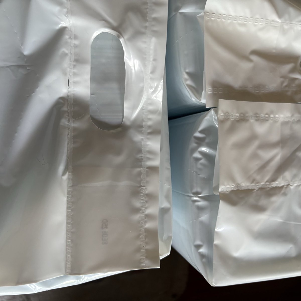 ワイドペットシート8袋届きました。これも名前が有りません、有難う 