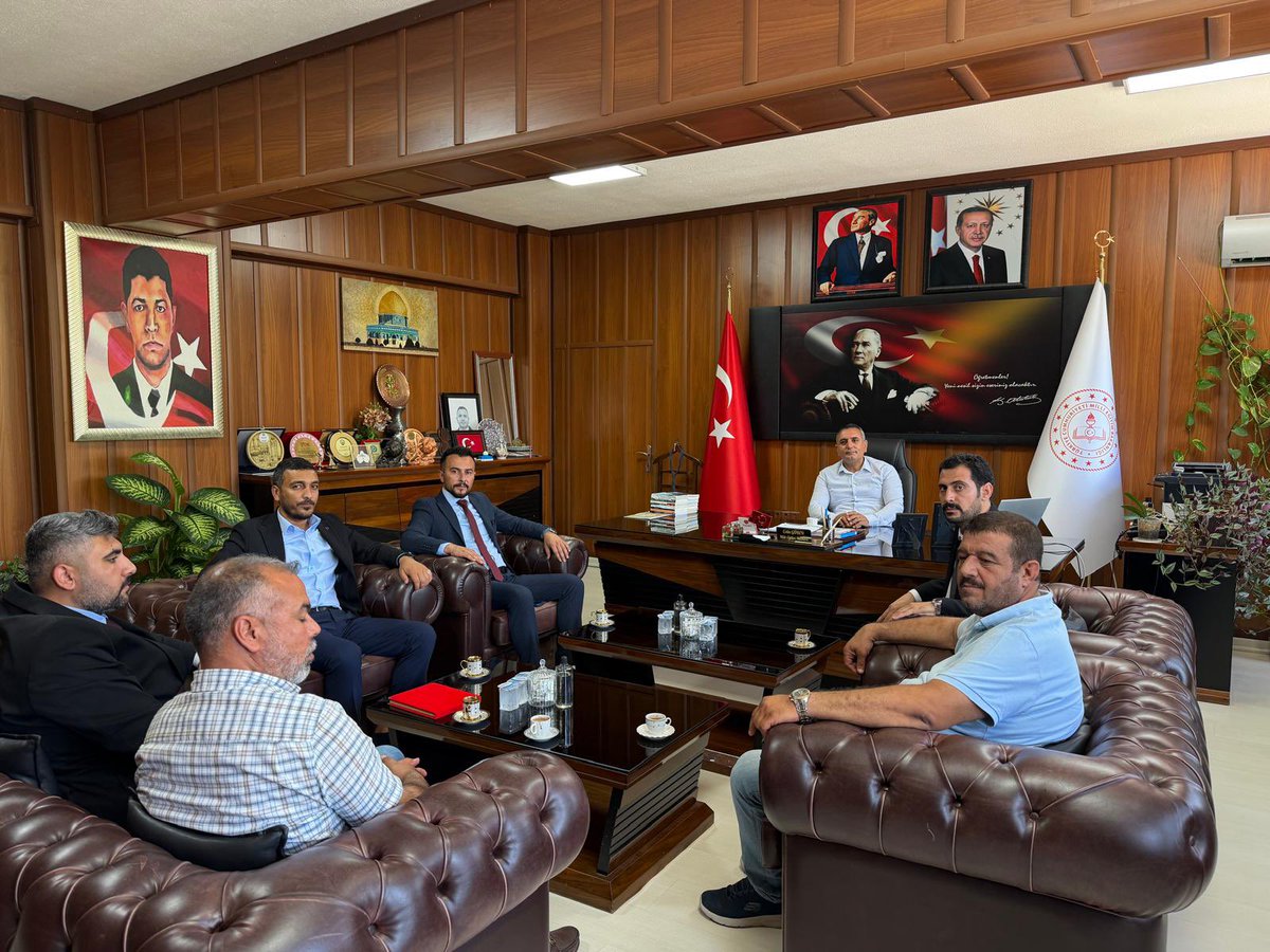 viransehirmem's tweet photo. Milliyetçi Hareket Partisi Viranşehir İlçe Başkanı Sayın Fatih Yüzücü ve yönetim kurulu üyeleri, İlçe Millî Eğitim Müdürümüz Sayın Çetin Gören’i makamında ziyaret etti.

Ziyaret kapsamında takdim edilen anlamlı plaket dolayısıyla Sayın Fatih Yüzücü ve yönetim kurulu üyelerine nazik ziyaretleri, tebrik ve iyi dilekleri için teşekkür ediyor; çalışmalarında başarılar diliyoruz.